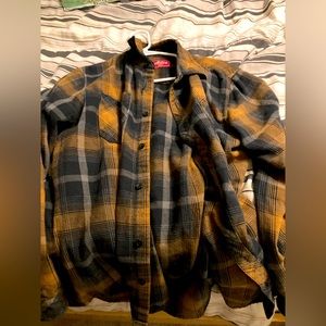 Selling a active ride shop flannel